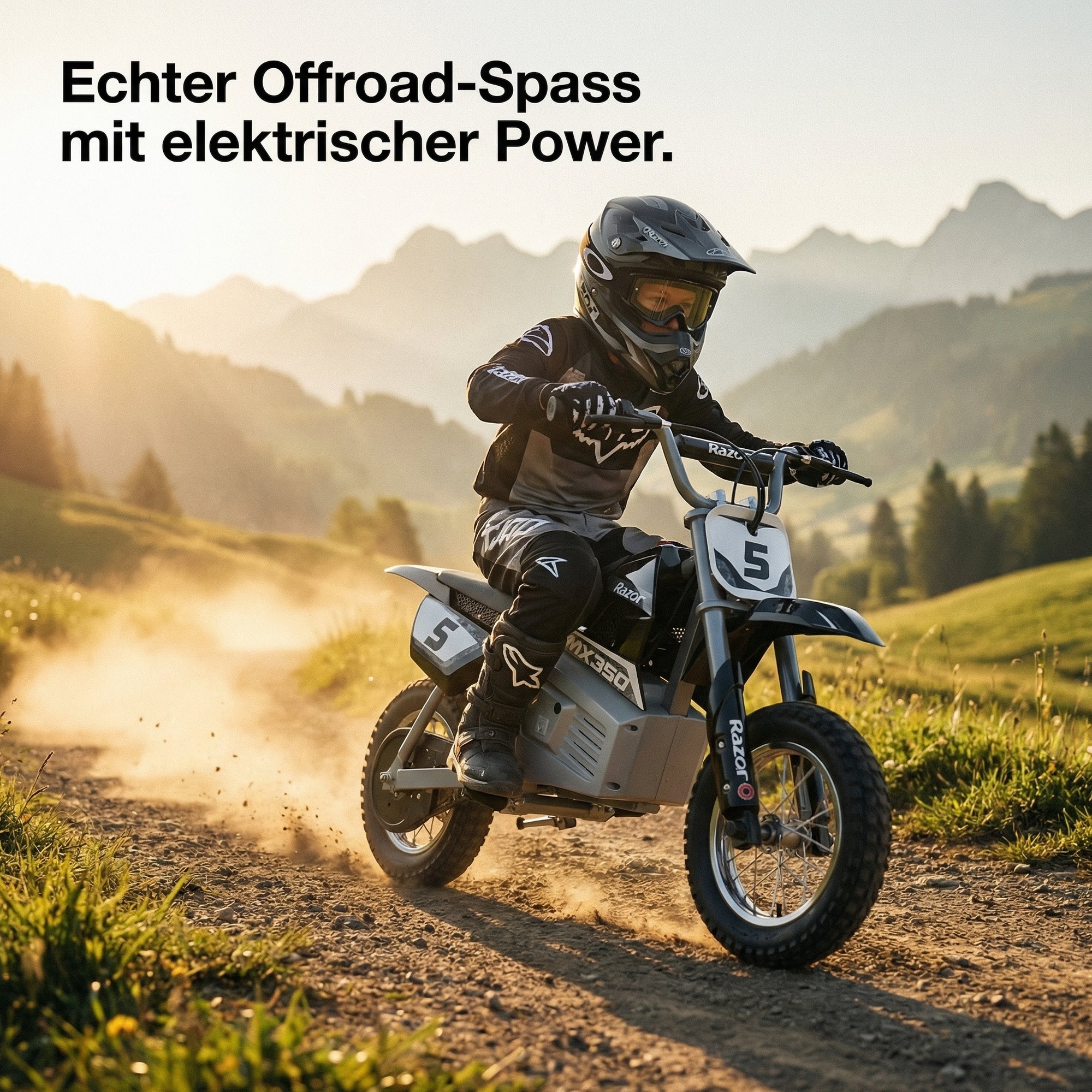 Elektro-Dirtbike in Aktion, goldene Stunde in den Hügeln — fertiges Kampagnenmotiv mit Headline